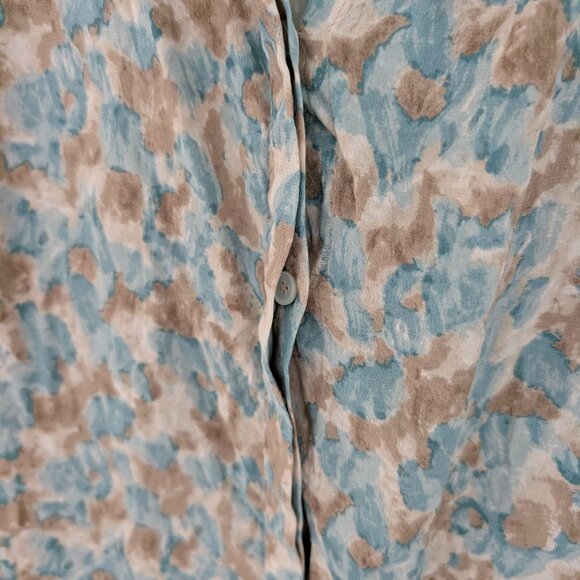 Talbots 100% Silk Watercolor Blue Button Blouse Size 4 - Picture 5 of 6